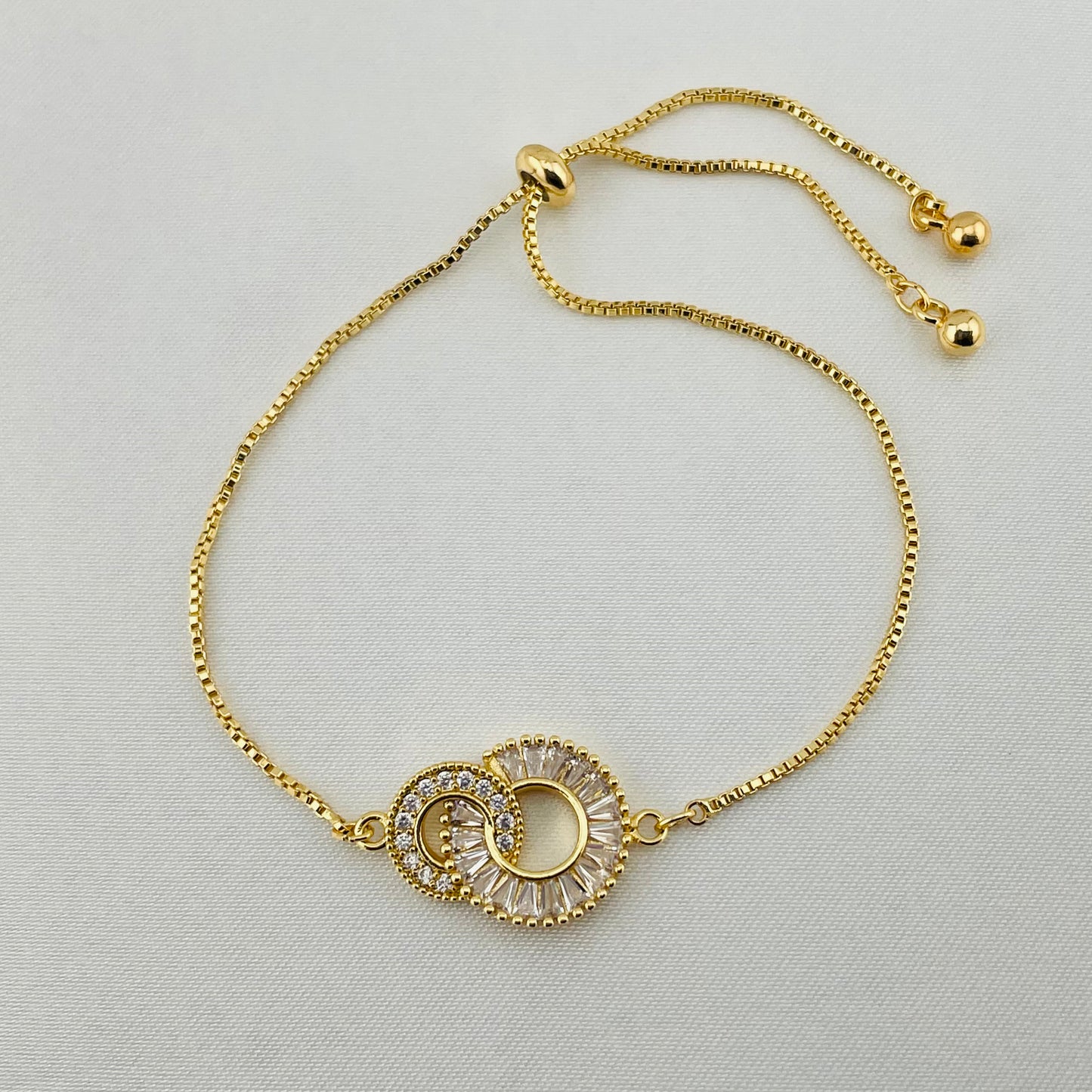 Interlocking Circle Stone Bracelet – Adjustable | Imitation Gold Fashion Jewelry