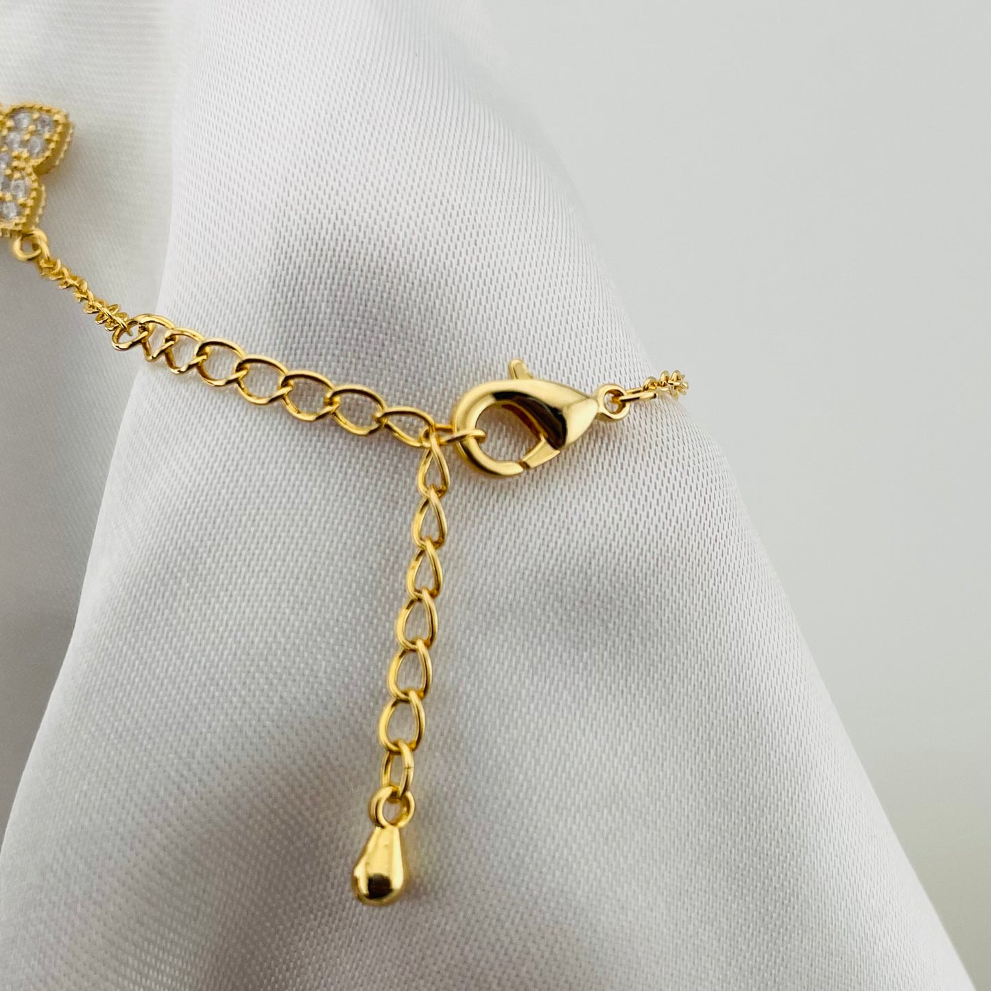 Floral Crystal Charm Bracelet – Clover-Inspired Stone Motifs | Adjustable | Imitation Gold Fashion Jewelry