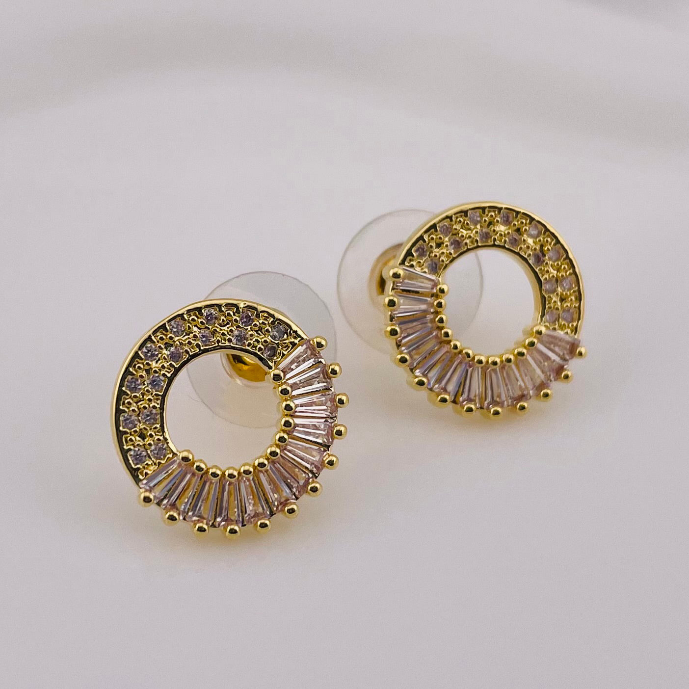 RHINESTORE CIRCLE EARRINGS FASHION JEWELRY IMITATION GOLD- ONE PAIR