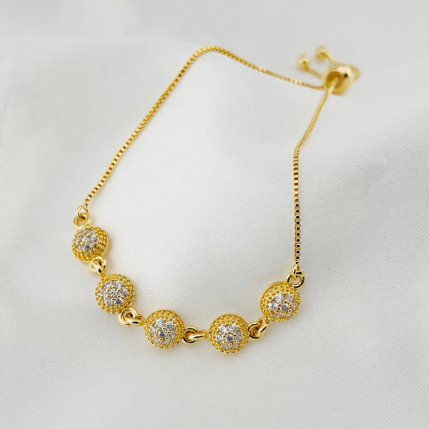 Round Stone Link Bracelet – Adjustable Chain | Imitation Gold Fashion Jewelry