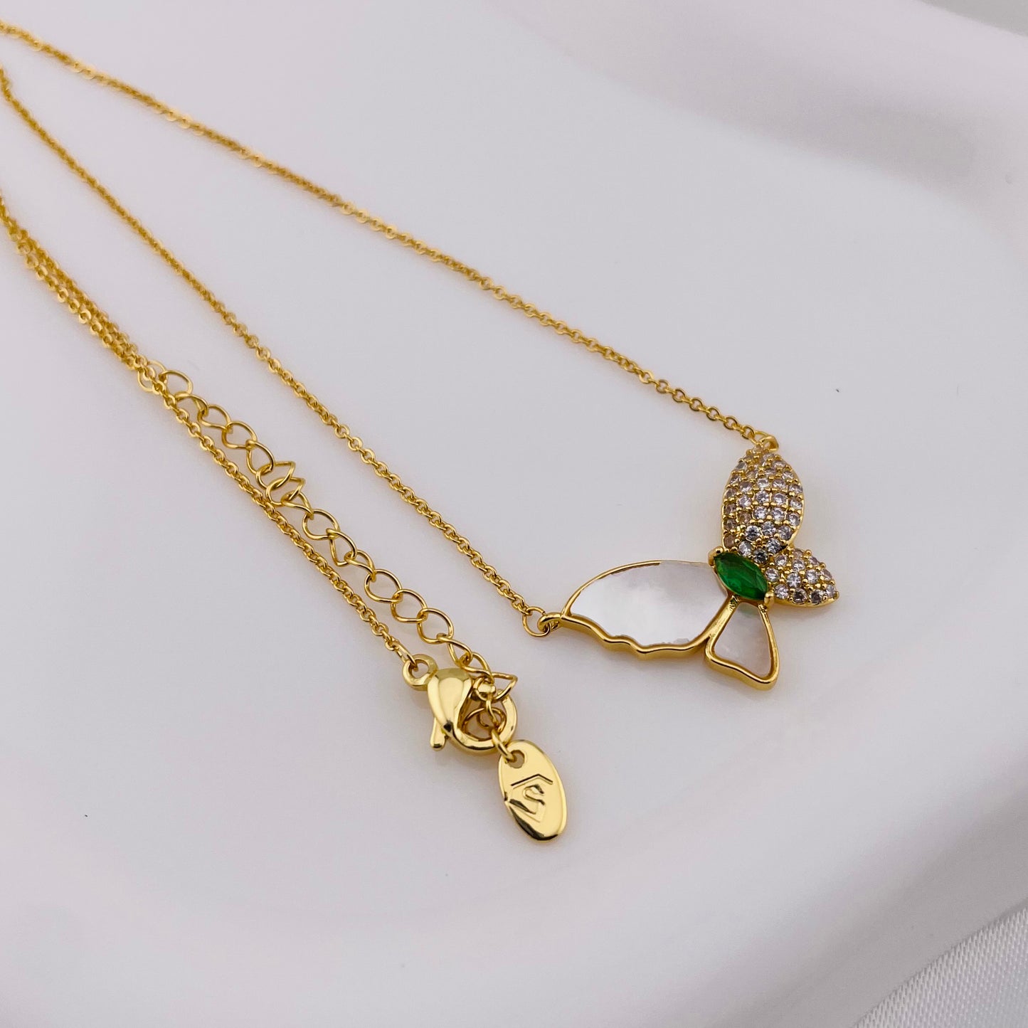 BUTTERFLY NECKLACE PEARL PENDANT WITH -GREEN STONE, ADJUSTABLE CHAIN, FASHION JEWELRY IMITATION GOLD