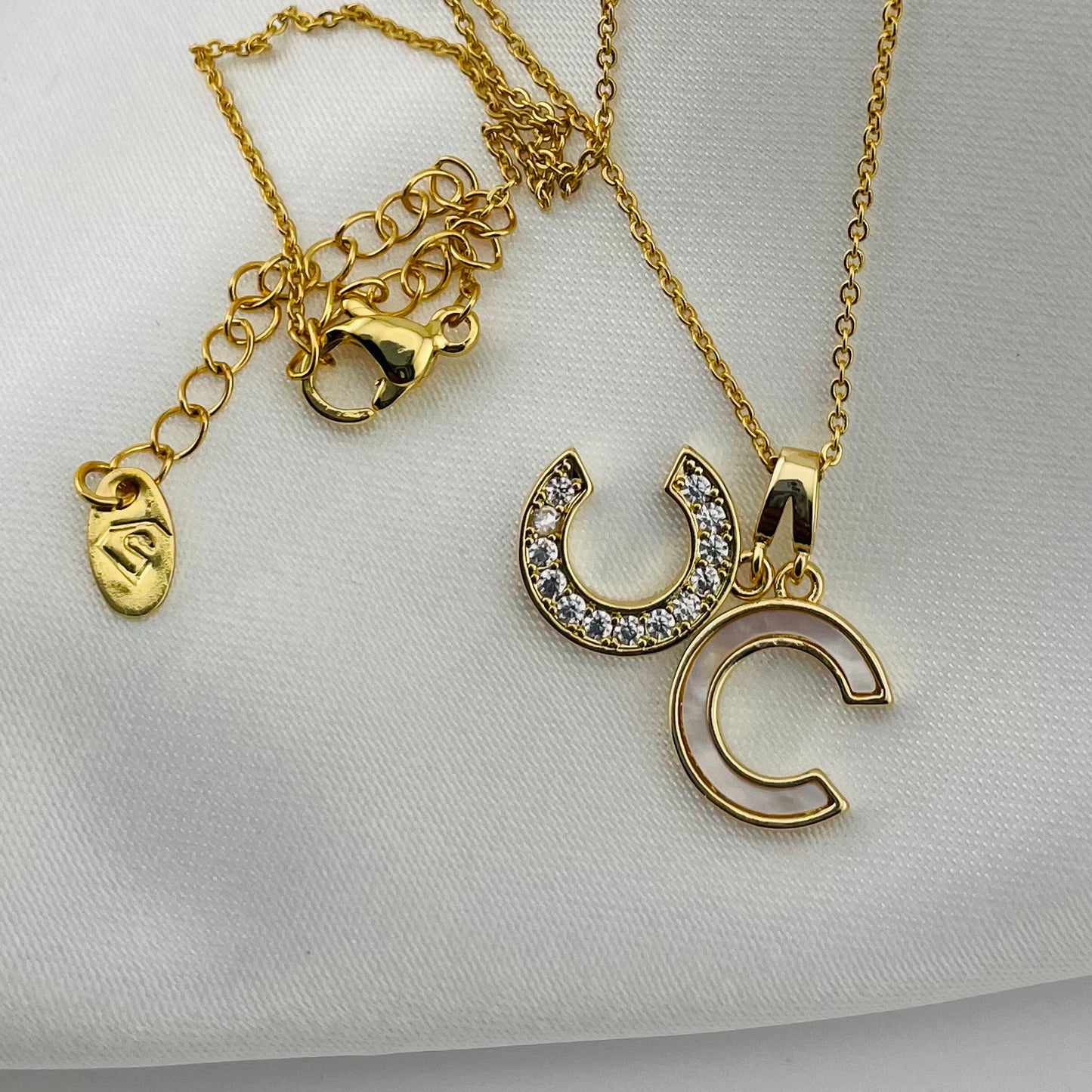 NECKLACE WITH CHANEL PENDANT PEARL AND STONE FILLED, ADJUSTABLE CHAIN, FASHION JEWELRY IMITATION GOLD